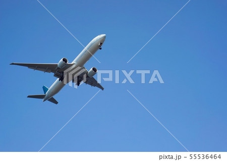 青空と飛行機 青空と飛行機 55536464