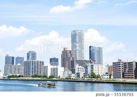 タワーマンションのある水辺の都市風景 タワーマンションのある水辺の都市風景 55536703