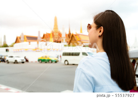 Woman travel to Grand palace Bangkok Thailand 55537927