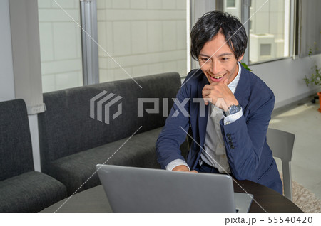 上手くいってるビジネスマン 55540420