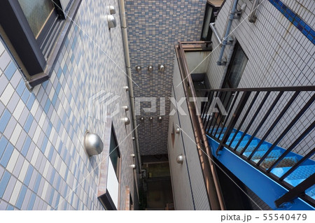 建物同士の距離が異様に近い住宅密集地域 55540479