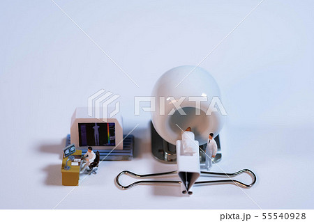 病気の早期発見か医療費のムダか 55540928