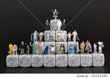 日本の新たな階層社会と下層への沈下 55541040