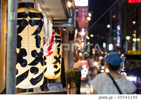 博多ラーメンの提灯_中洲の風景・路地と提灯　福岡県福岡市博多区、歓楽街中洲 55541145
