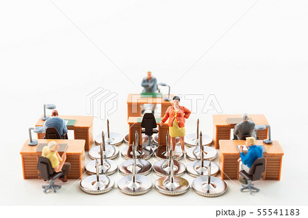 職場のハラスメントでワーキングママは針のむしろ 55541183