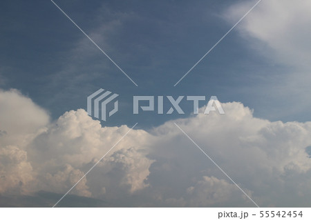 富山県の夏の雲 55542454