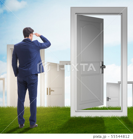 Businessman facing many business opportunities 55544812