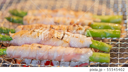 アスパラ豚バラ巻の炭火焼き（炭焼き・網焼き・七輪・バーベキュー・BBQ・bbq・焼肉・キャンプ 55545402