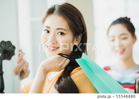 女性 ショッピング 女性 ショッピング 55546880