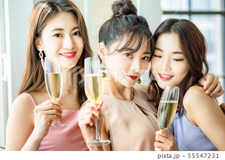 女性　パーティー 55547231