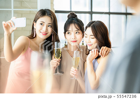 女性　パーティー 55547236