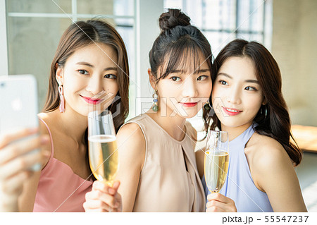 女性　パーティー 55547237