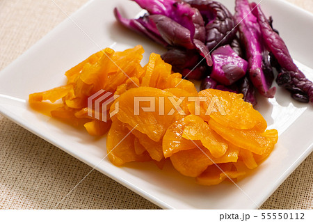 漬物盛り合わせ。しば漬けとつぼ漬け。 漬物盛り合わせ。しば漬けとつぼ漬け。 55550112