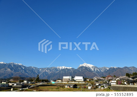 北杜市長坂町、残雪の南アルプスと春爛漫の清春芸術村 55552895