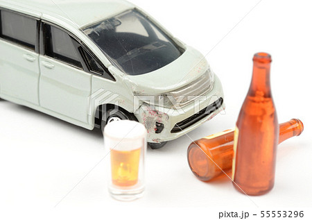 アルコールと自動車 55553296