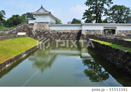 小田原の町並み 小田原城址公園のお堀と銅門 小田原の町並み 小田原城址公園のお堀と銅門 55553391