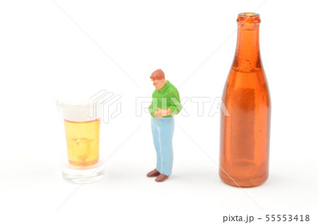アルコールと人物 55553418