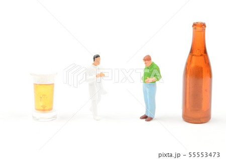 アルコールと人物 55553473
