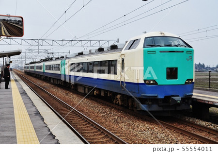 北陸本線、東滑川駅を通過する特急北陸(485系3000番台) 北陸本線、東滑川駅を通過する特急北陸(485系3000番台) 55554011