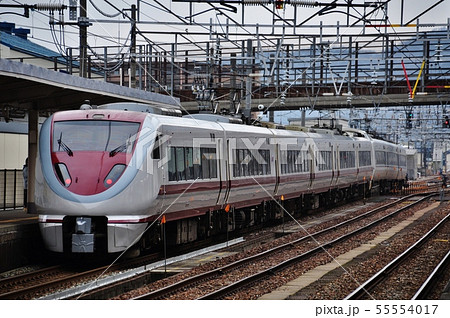 北陸本線、糸魚川駅を発車する特急はくたか(北越急行683系) 北陸本線、糸魚川駅を発車する特急はくたか(北越急行683系) 55554017