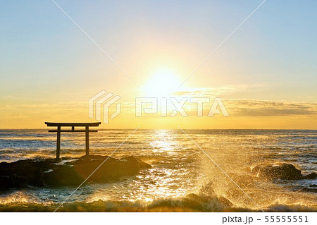 茨城県 大洗磯前神社と朝日 茨城県 大洗磯前神社と朝日 55555551