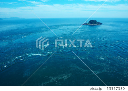 鳴門海峡の小島 55557380