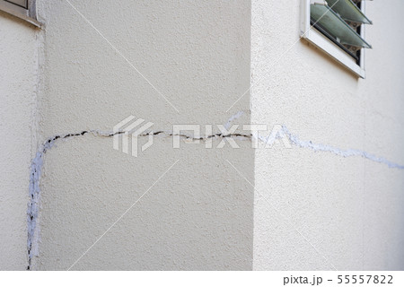 壁のひび割れ 55557822
