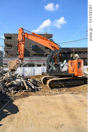 解体現場での重機の写真素材