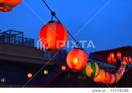 夏祭りの提灯の写真素材