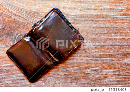 使い古したお財布 55558403