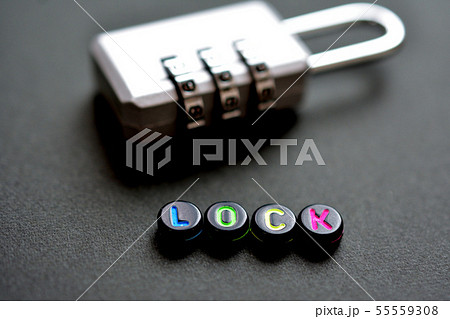 ＬＯＣＫ（ロック）　カギを掛けるイメージ 55559308