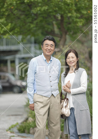 笑顔の中高年夫婦 55565002