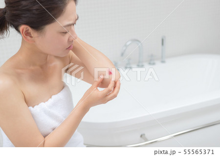 a thirty-something woman a thirty-something woman 55565371