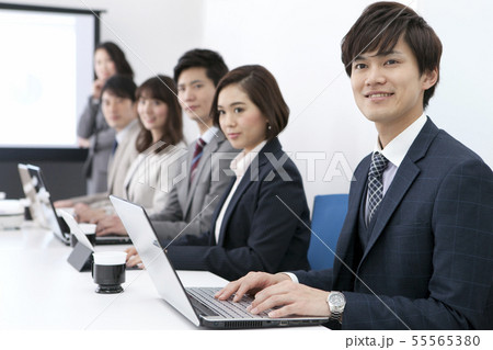 テーブルセッティング 55565380