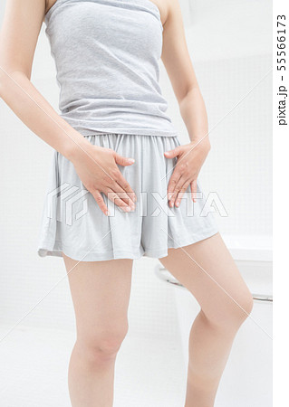 a thirty-something woman a thirty-something woman 55566173