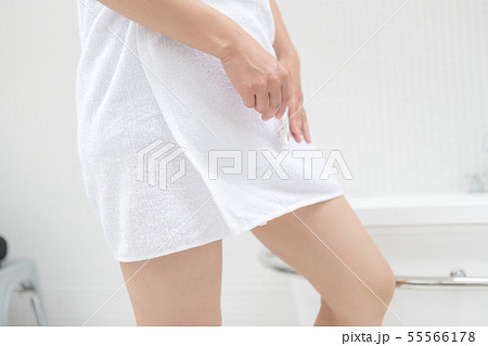 a thirty-something woman a thirty-something woman 55566178