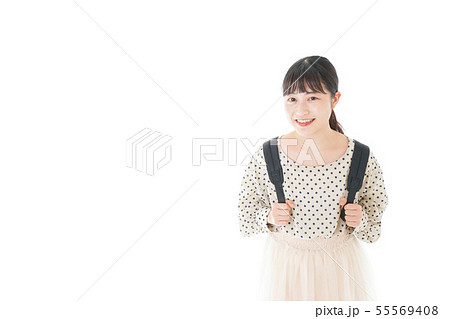 笑顔の若い女性ポートレート 55569408