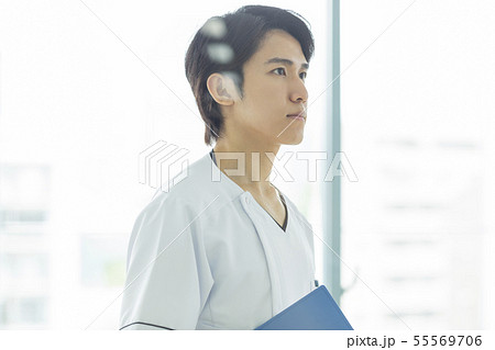 白衣 男性 白衣 男性 55569706