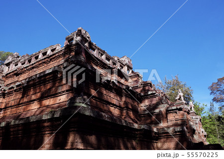Ancient Khmer temple Phimeanakas.  55570225
