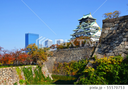 秋の大阪城 55570753