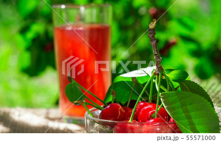 the cooking juice from the cherries in the garden 55571000