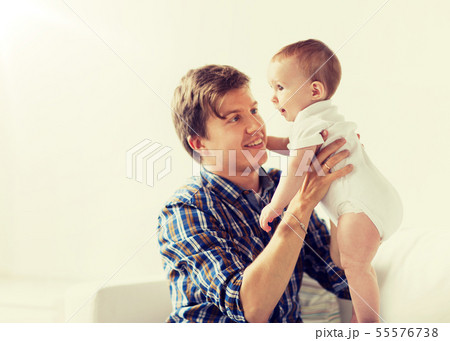 happy young father with little baby at home 55576738