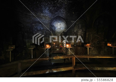 鎌倉 長谷寺 弁天窟の弁財天と十六童子 鎌倉 長谷寺 弁天窟の弁財天と十六童子 55586828