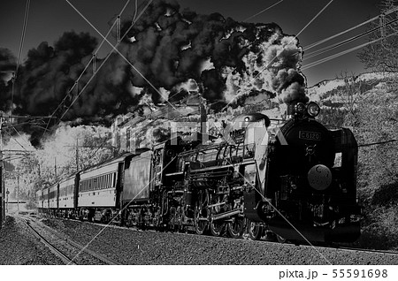 旧型客車を牽くc61蒸気機関車イメージのイラスト素材