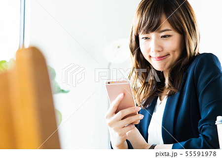 オフィス ビジネス 女性 クリエイティブオフィス カジュアルオフィス シェアオフィス オフィス ビジネス 女性 クリエイティブオフィス カジュアルオフィス シェアオフィス 55591978