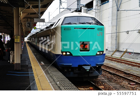 北陸本線、糸魚川駅に停車中の特急北越(485系3000番台) 北陸本線、糸魚川駅に停車中の特急北越(485系3000番台) 55597751