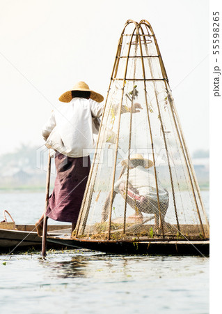 Fishermen in Inle Lake at sunrise, Inle, Shan 55598265