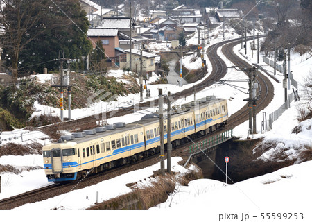 雪の峠道を下る413系普通電車3両 雪の峠道を下る413系普通電車3両 55599253