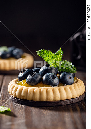 Homemade shortbread tartlet with blieberries 55600027