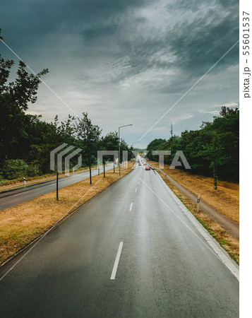 Asphalt road and beautiful nature landscape 55601537